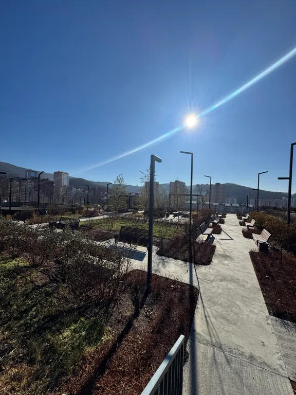 Квартира в стиле лофт с отдельной спальной зоной и гардеробной