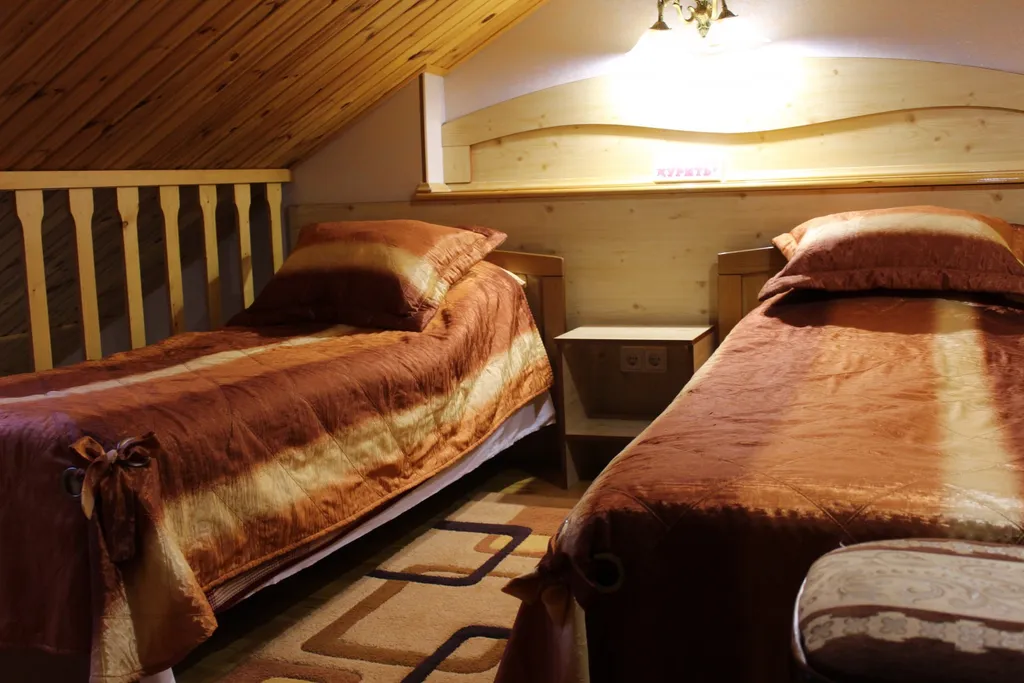 Семейный однокомнатный двухуровневый апартамент с кухней