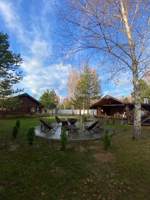 Сказочный дом в лесу