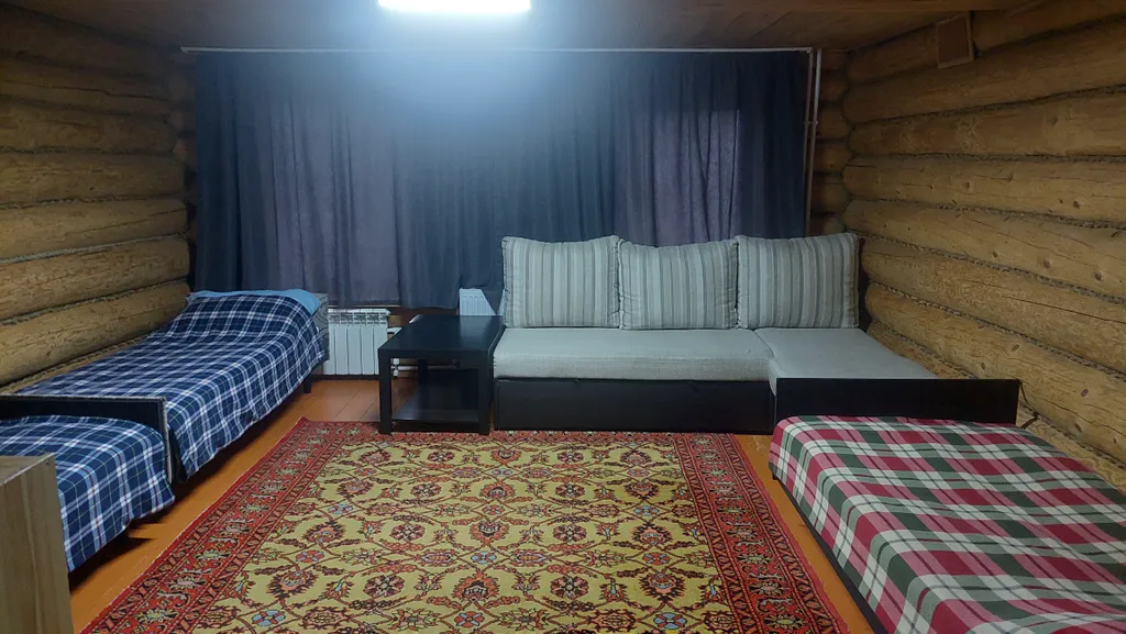 Домик в окружении гор