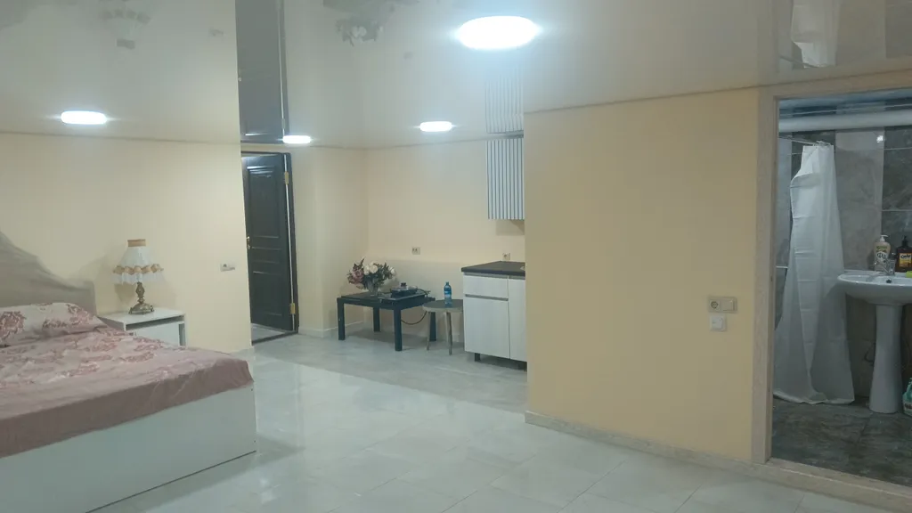 Квартира в доме с райским садом под смотровой площадкой и близ моря