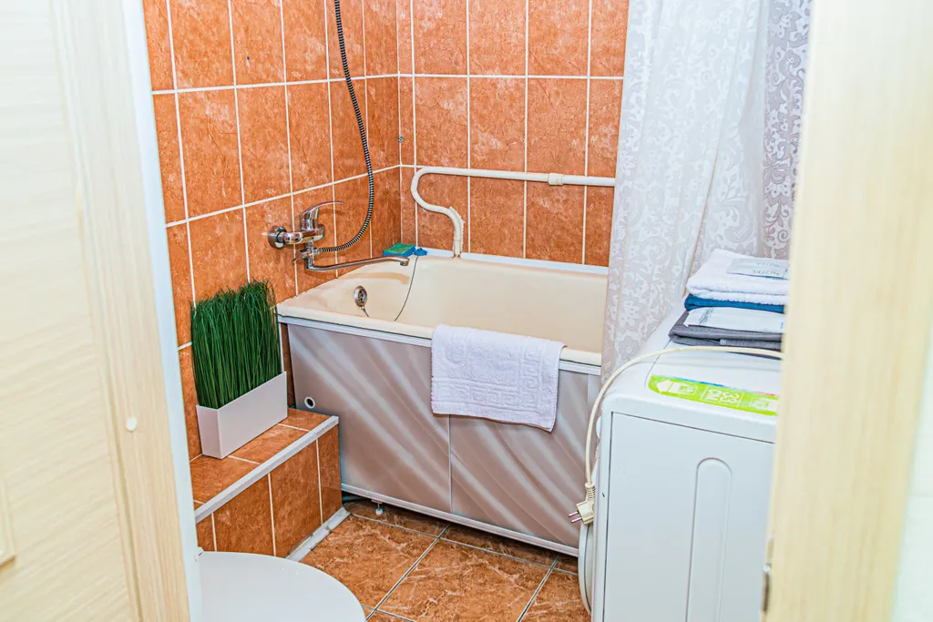 Калина Юрга у кинотеатра Эра