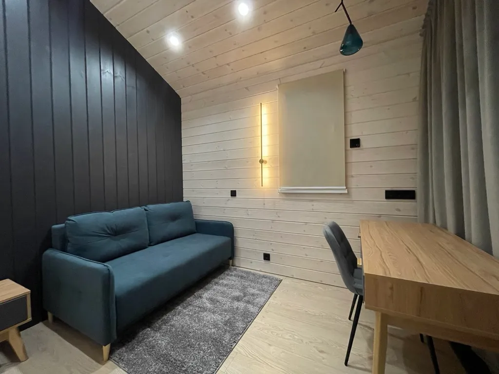 Дом под горой у реки