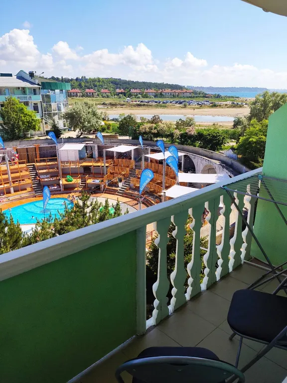 У берега моря