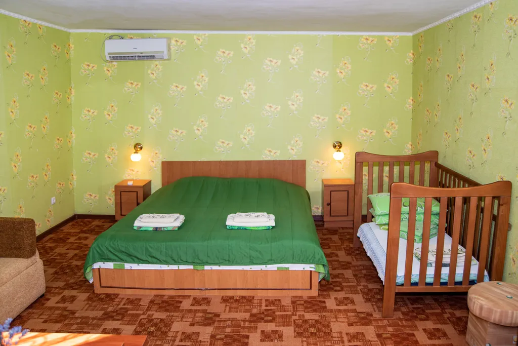 Семейные апартаменты с отдельным уютным двориком