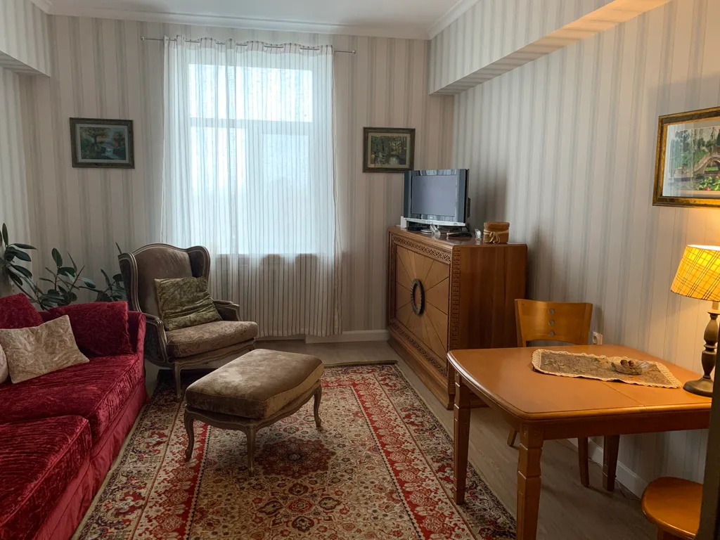 Квартира Уютная классика на картинной галерее — аренда посуточно в Владивосток