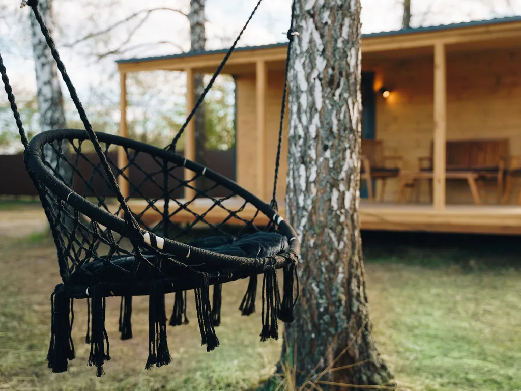 Дом с панорамными окнами с видом на лес