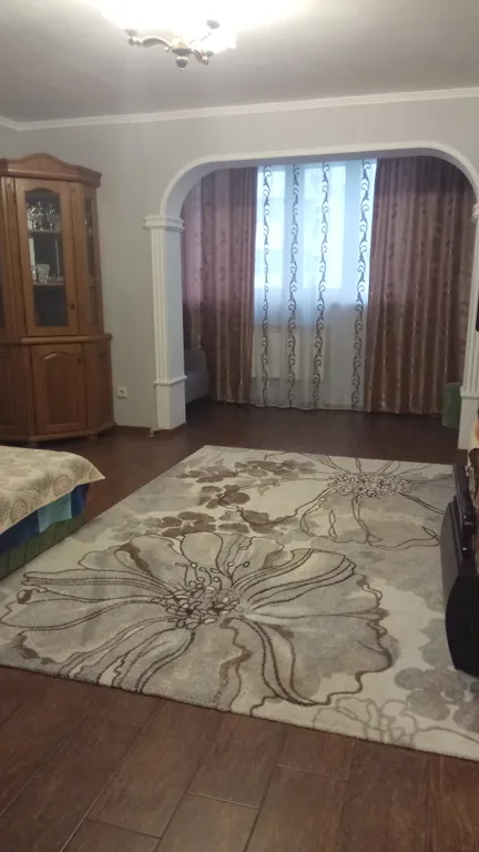 Чистая уютная квартира в отличном районе с видом на горы и город — аренда посуточно в Алушта