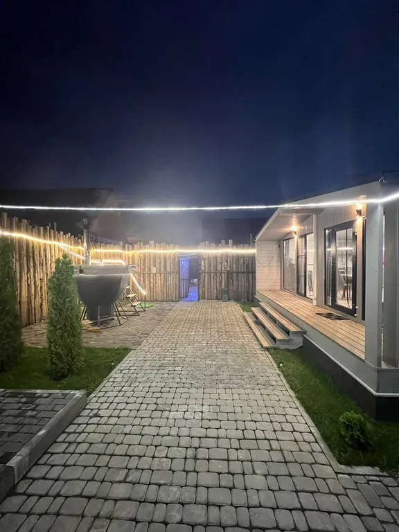 Уютный дизайнерский коттедж с территорией