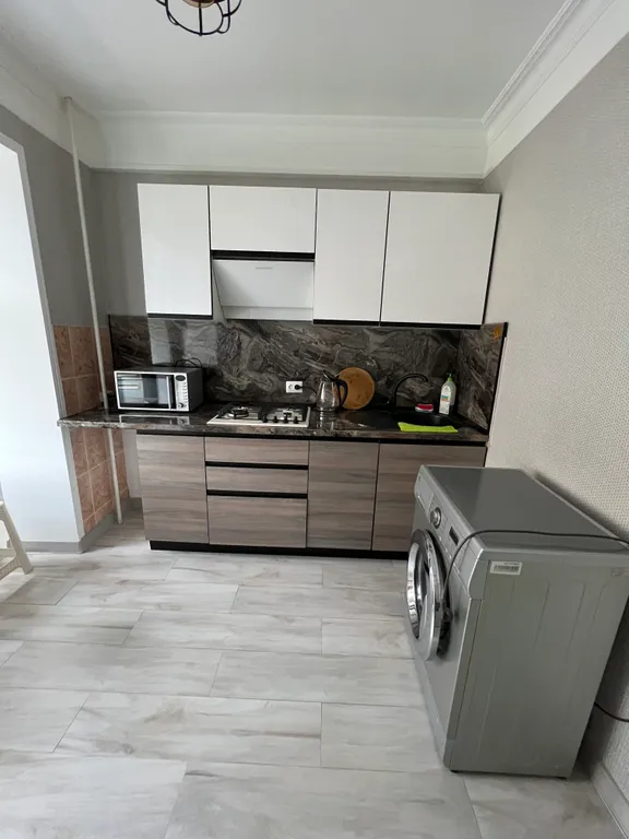 Уютная квартира в центре города, в пятистах метрах от моря