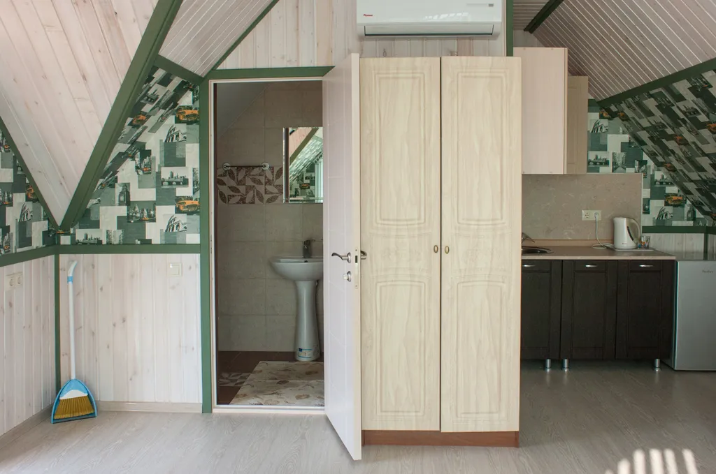 Номер кухонным уголком, просторной террасой и видом на море