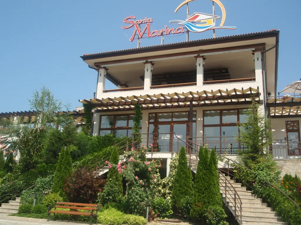 Трехкомнатный люкс в соснах у моря в Санта Марина