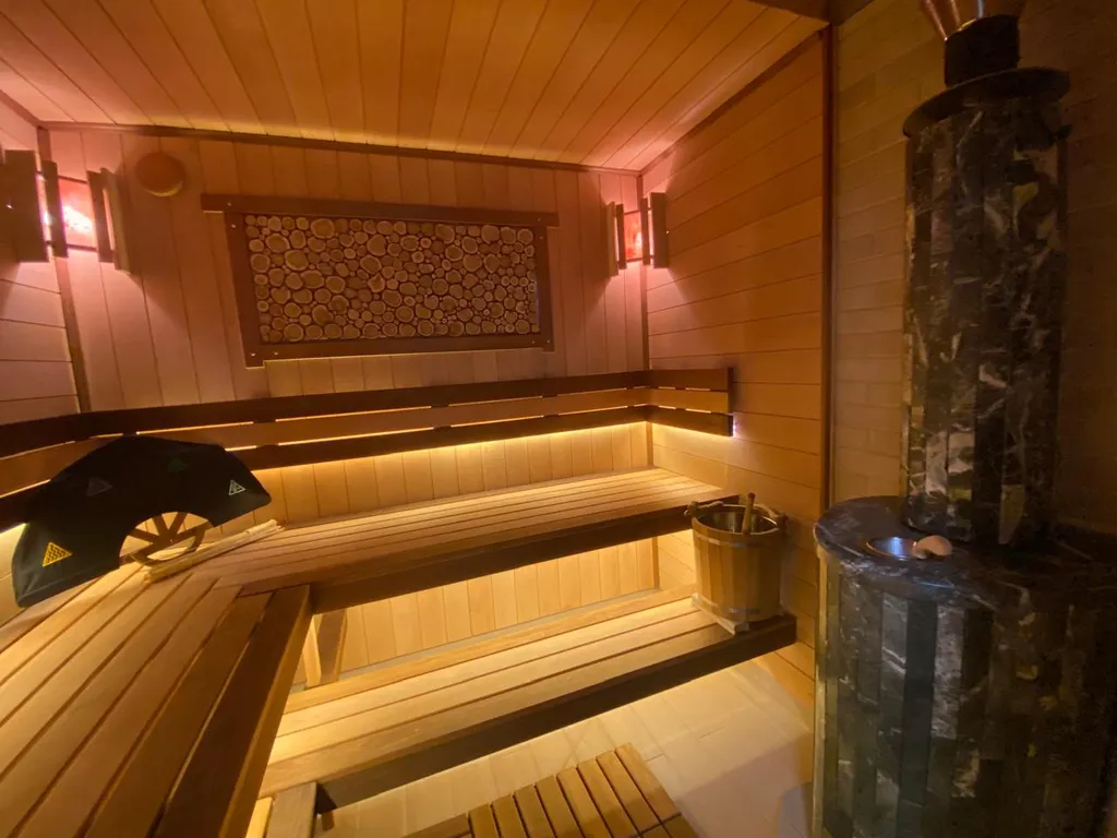 Дом с тёплым 30+ бассейном и сауной в 20 минутах от шикарного пляжа