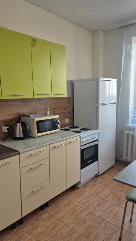 Двухкомнатная  квартира рядом  с тц Ультра