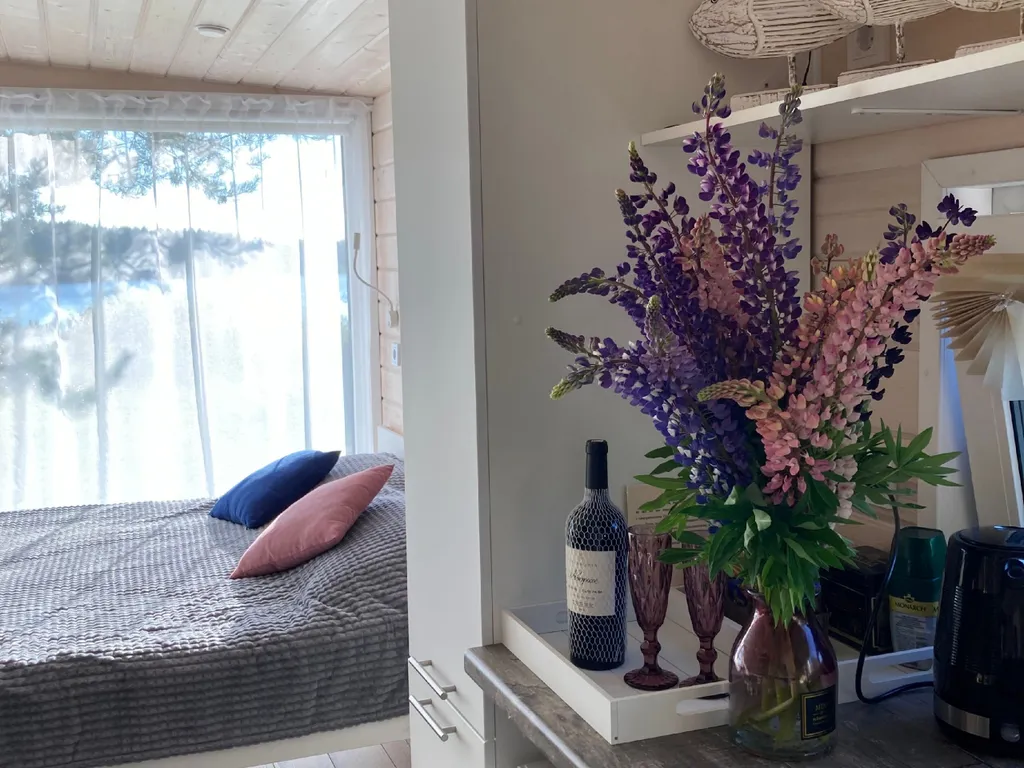 Домик с видом на озеро