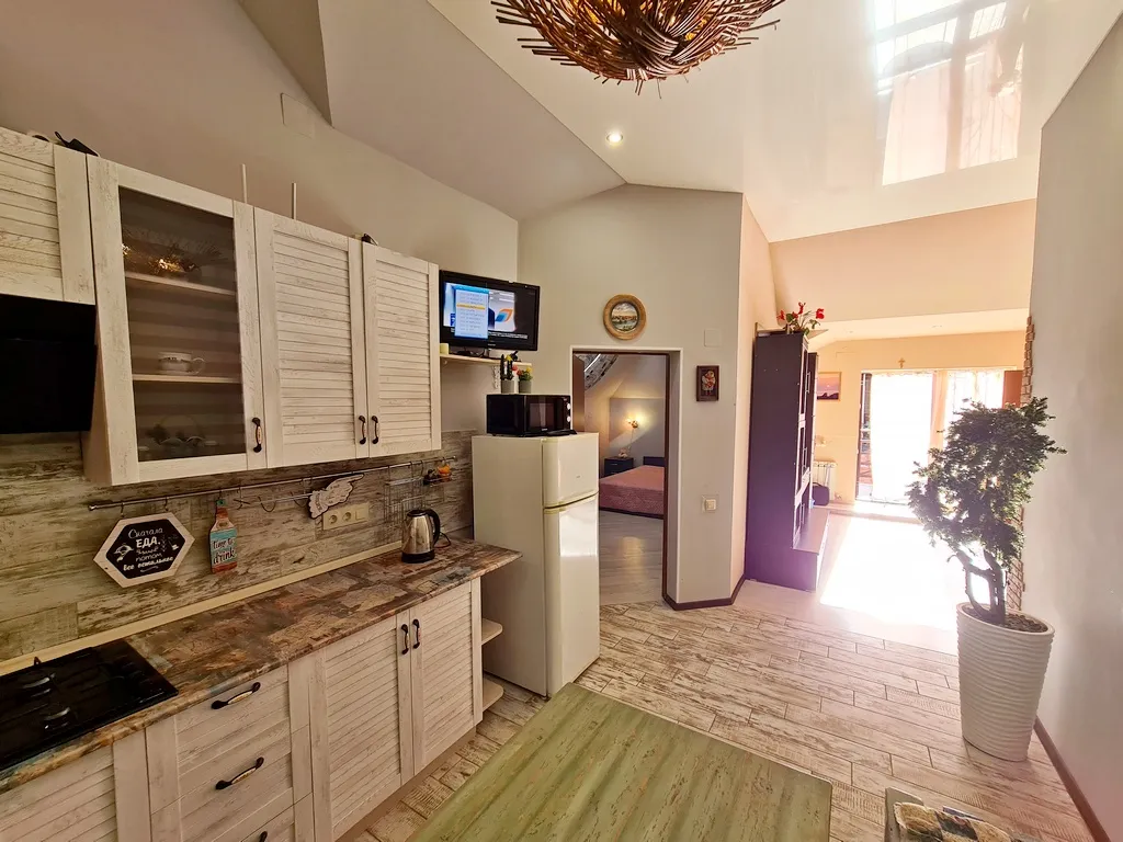 Коттедж у моря со своим двором до 11 человек, беседка, костровая чаша.