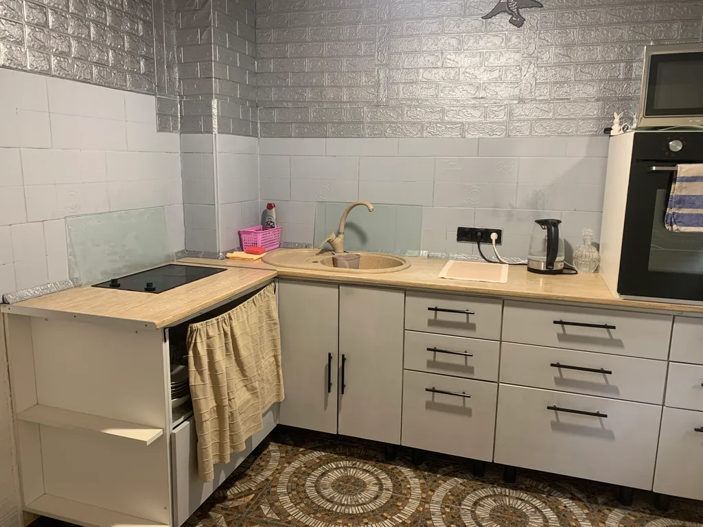 Просторная, уютная трёхкомнатная квартира в центре Пицунды