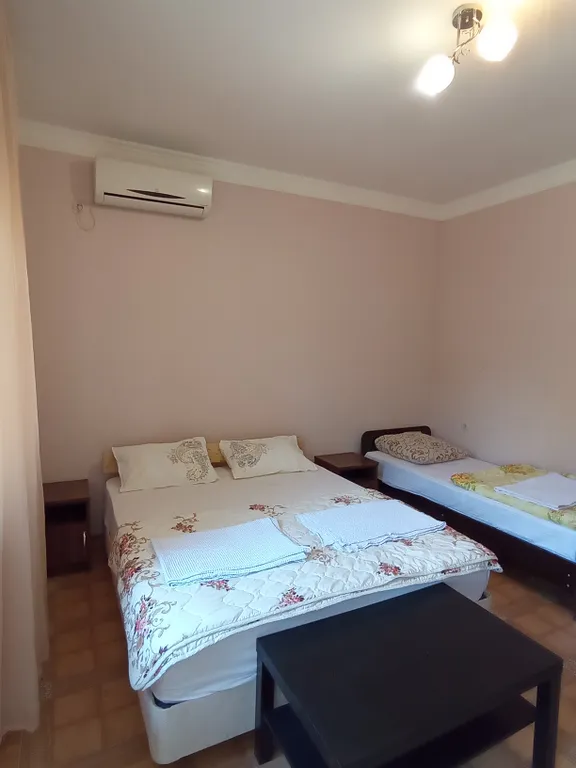 Коттедж в саду у Веры