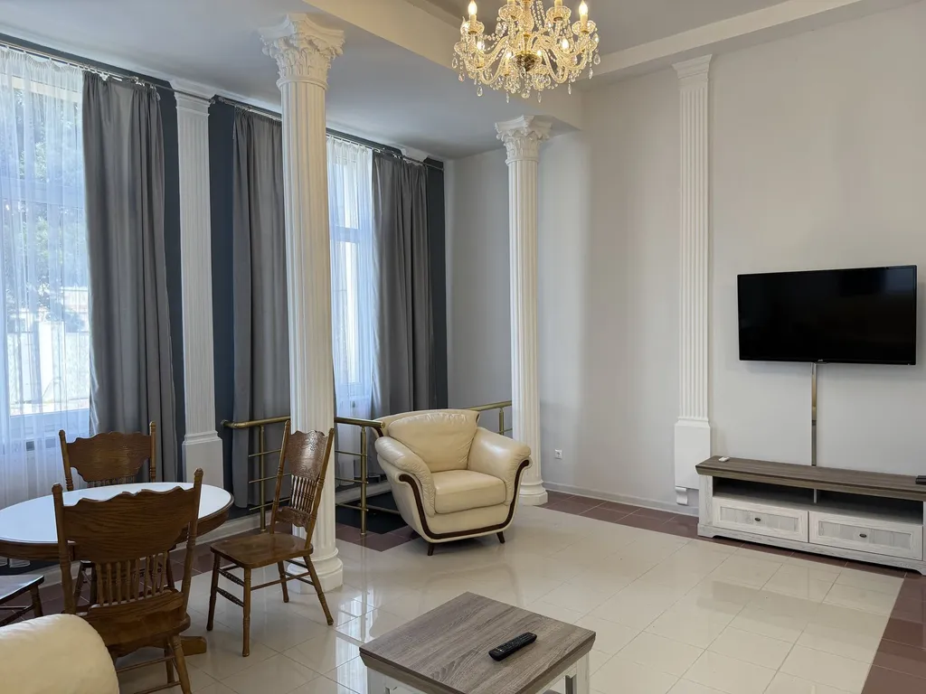 1-й этаж под ключ в центре - 15 мин до центрального пляжа