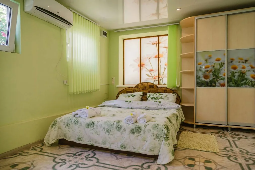 Коттедж с собстенной площадкой для отдыха, мангалом