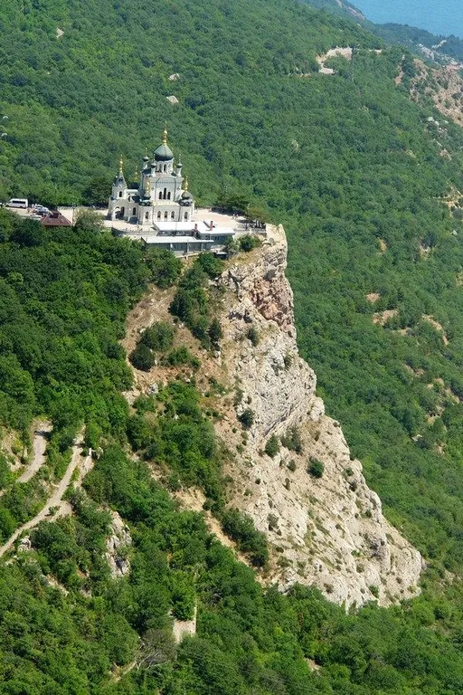 Уютный деревянный дом в горах