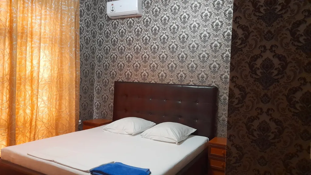 Квартира 2х местный номер Делюкс с кроватью King size, балконом и видом на море — аренда посуточно в Гагра