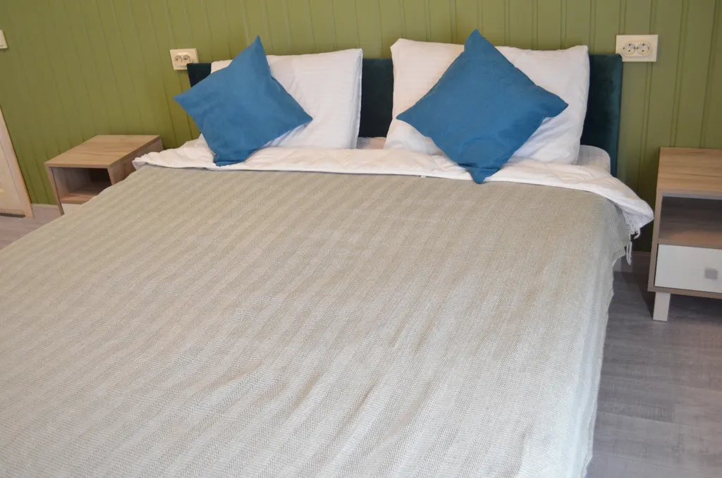 Двухэтажный дом с мангалом и костровой зоной