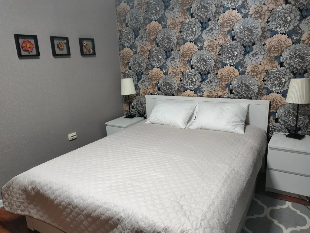 Уютный коттедж с дровяным камином, в окружении лесного массива