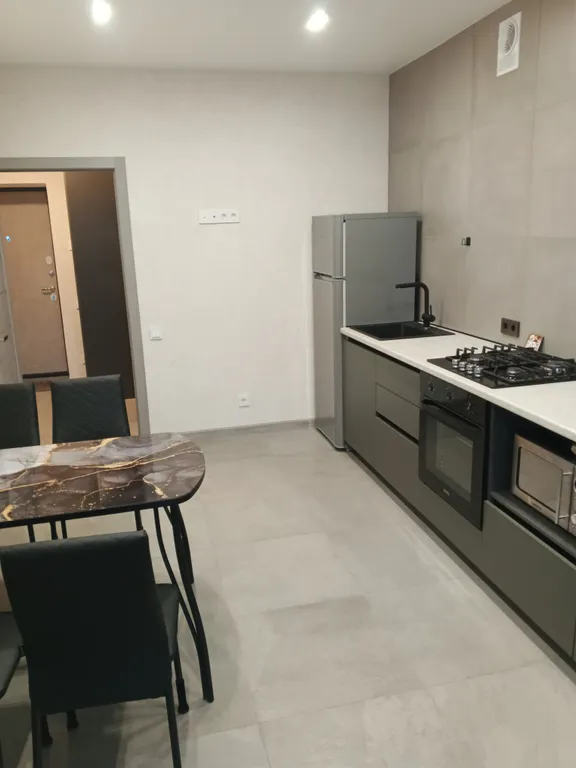 Современная квартира с большой парковкой для авто