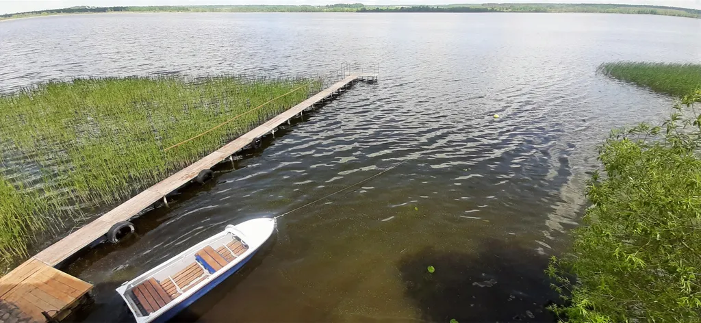 Домик у озера Свирь