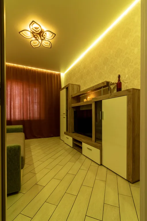 Апартаменты 2 в частном доме с тёплым бассейном у моря