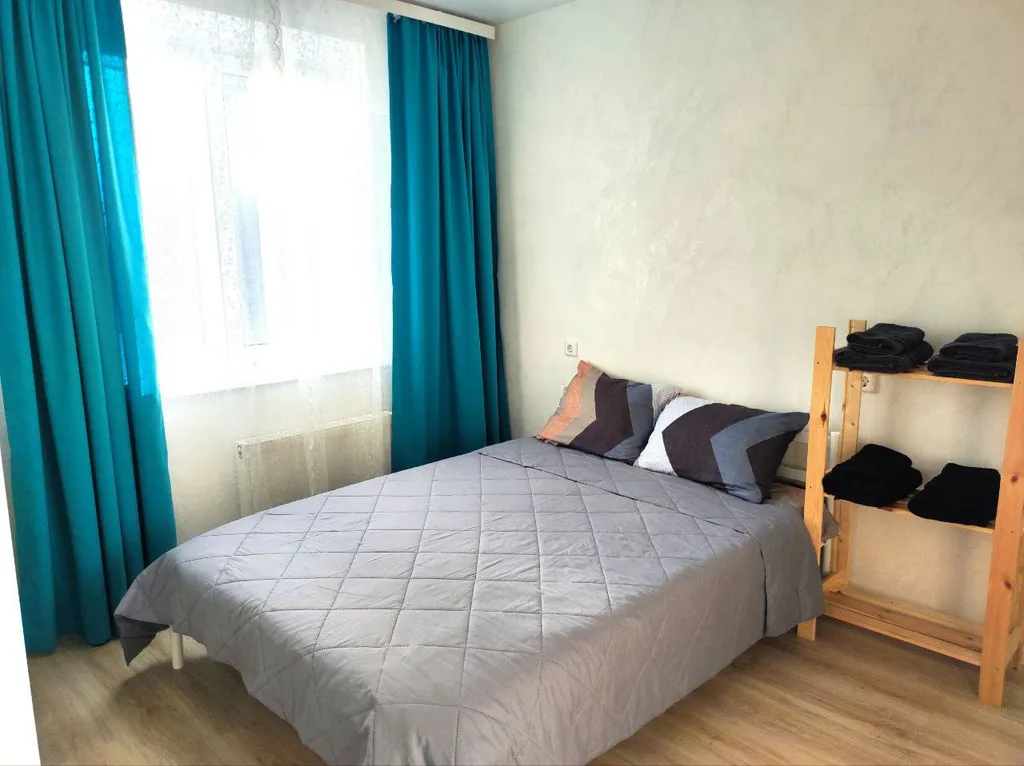 Уютная солнечная студия + спальня в 5 минутах пешком до Термы Вода