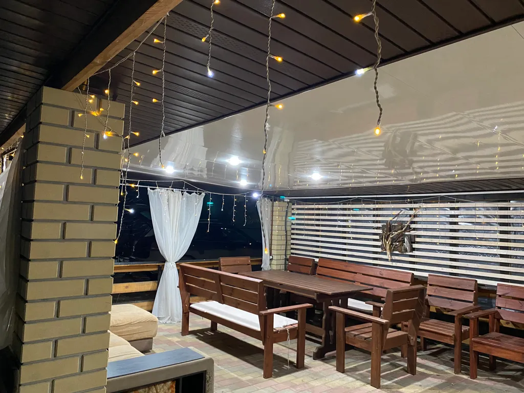 Домик у озера