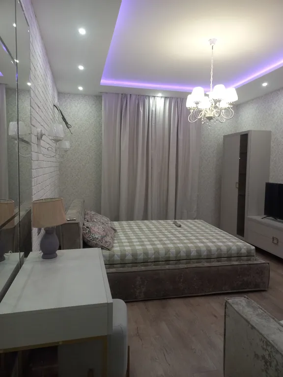 Резиденция в деревне в окружении леса