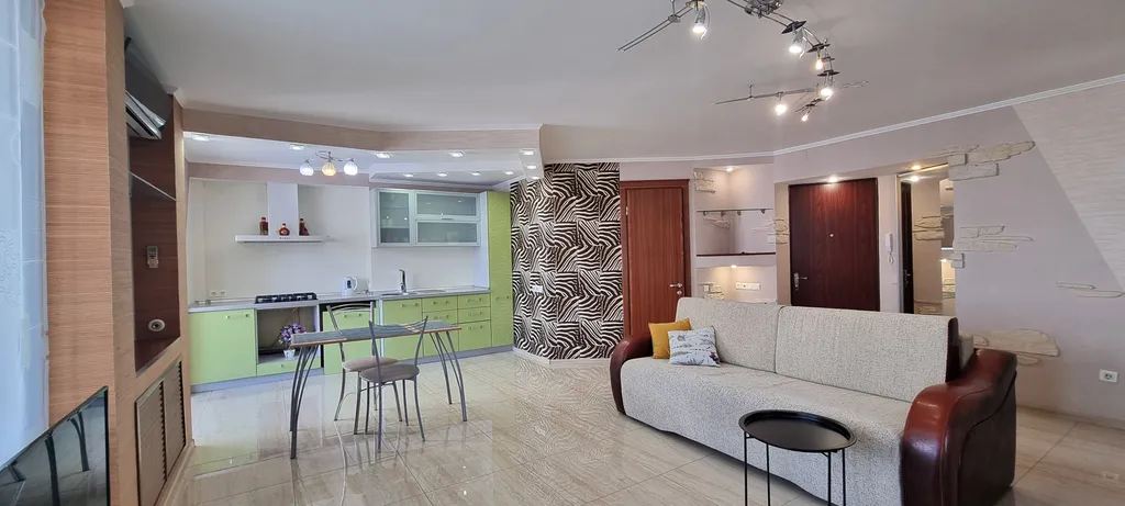 Просторная квартира для большой семьи рядом с пляжами