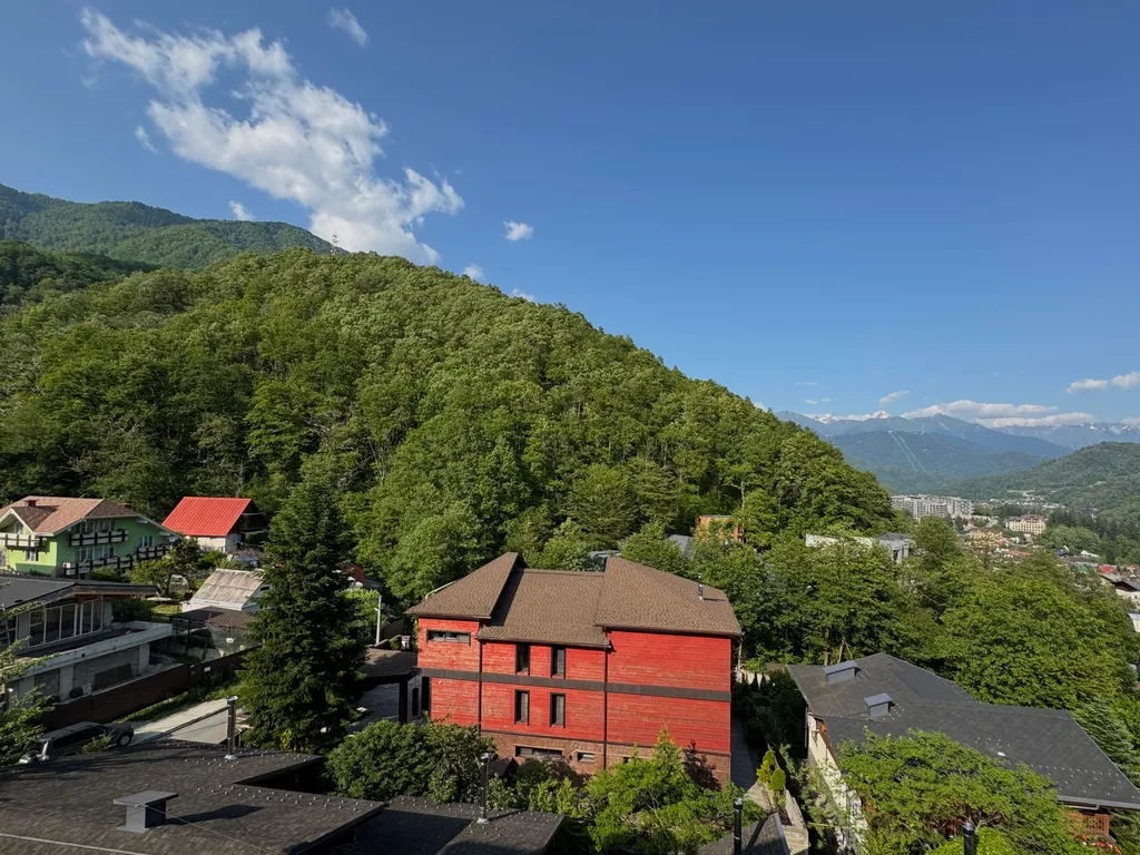 Двухуровневый апартамент в самом сердце Красной Поляны с видом на горы