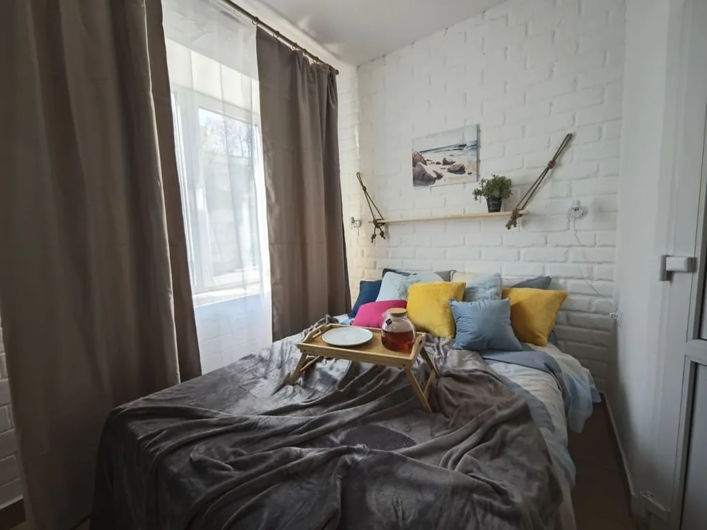 Квартира Уютная студия на двоих с кроватью-трансформером — аренда посуточно в Владивосток