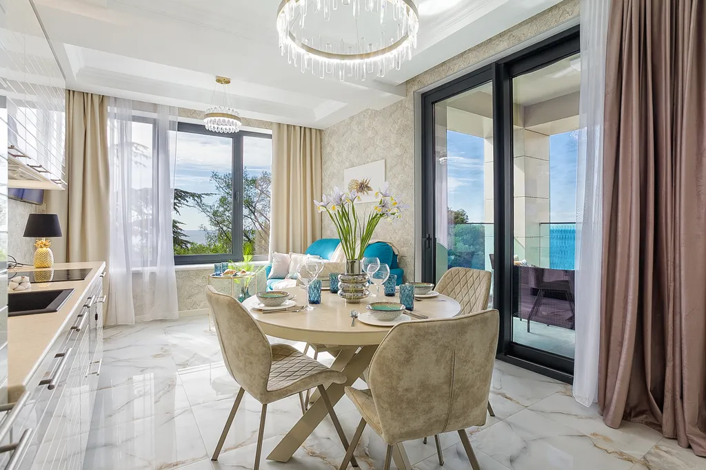 Золотой Ананас с видом на море