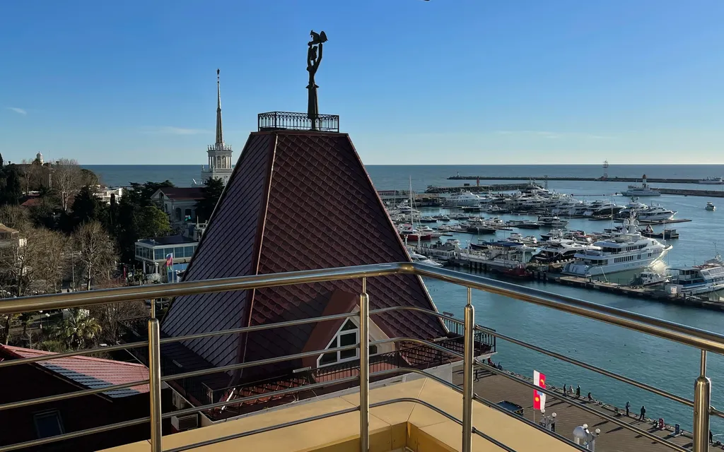 Квартира у моря с двумя спальнями и панорамным балконом