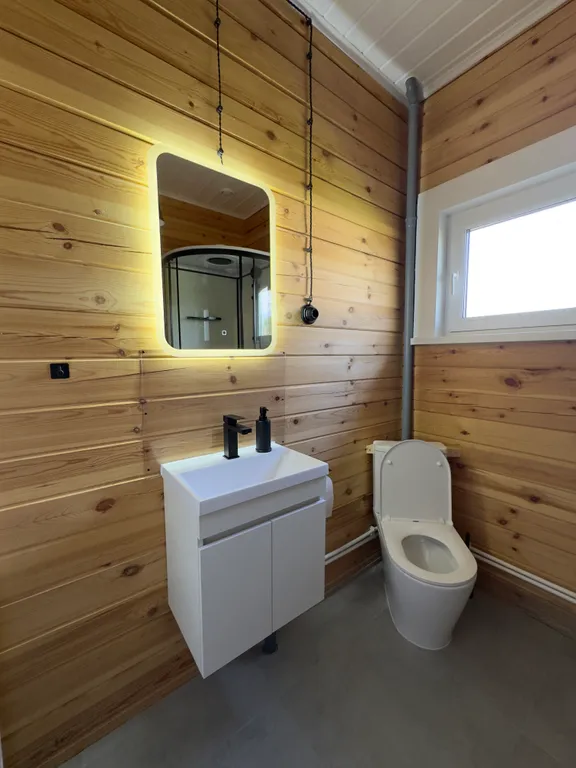 Дом Зивчала, на берегу реки Олонка