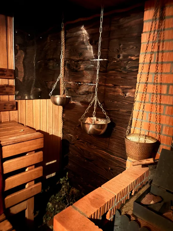 Домик в лесу с баней