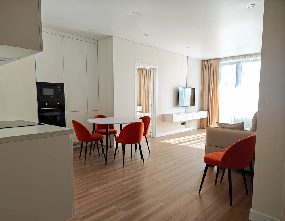 Апартаменты категории люкс 3-х комнатный на первой береговой линии