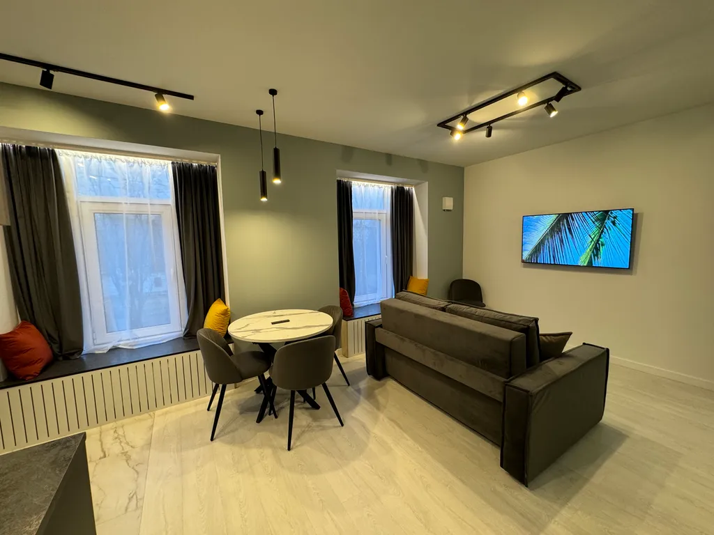 Апартаменты-студия в центре города в новом дoме бизнec-клаcса