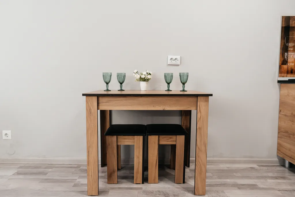 Стильная студия с панорамным балконом у балатовского парка