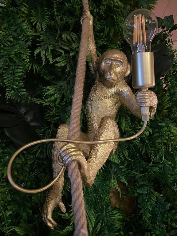 Домик со своим прудом и баней