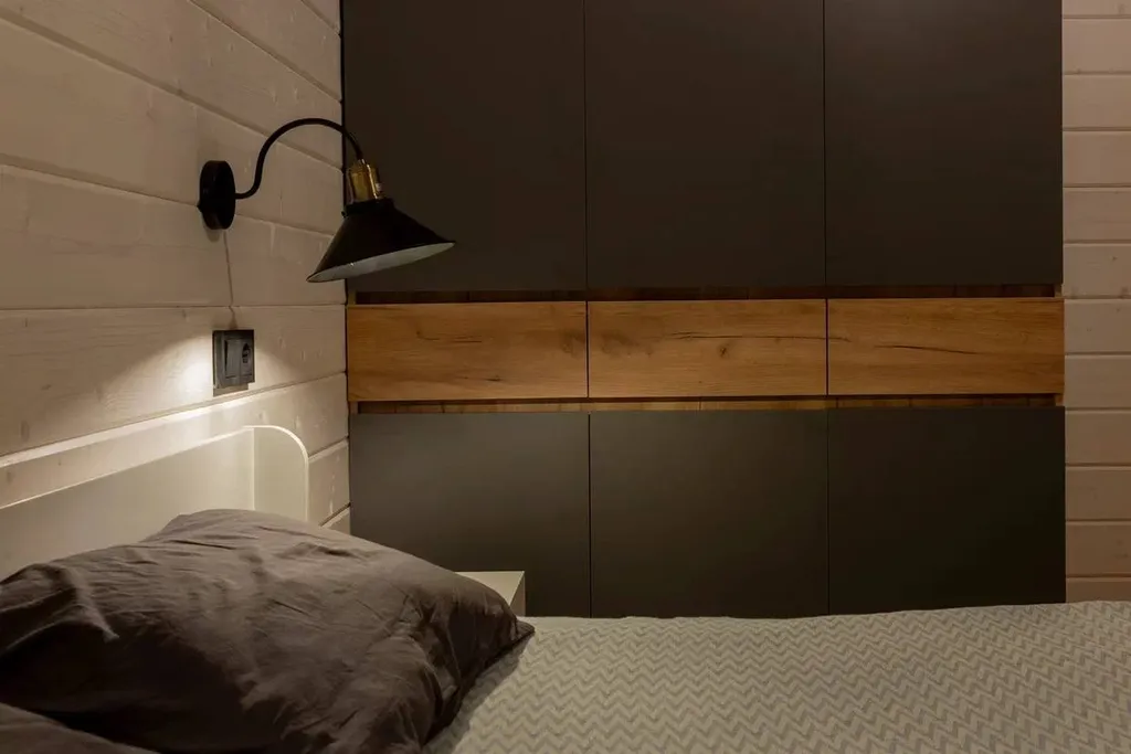 Домик в лесу с камином и баней