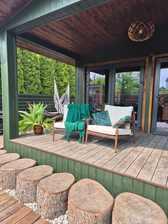 Сказочный уютный домик у моря