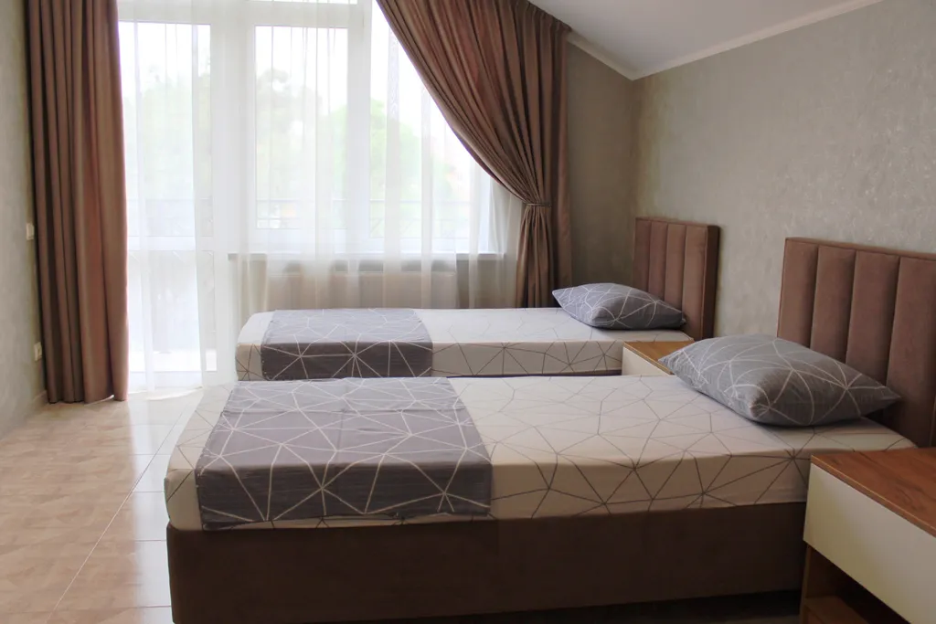 Коттедж Большой дом с 5 изолированными комнатами в центре — аренда посуточно в Геленджик