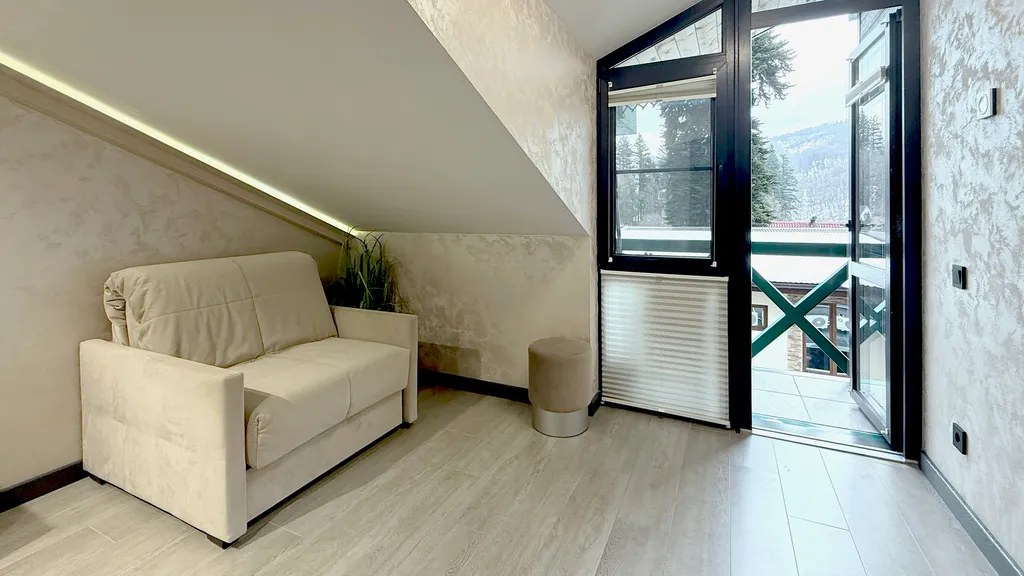 Красивый апартамент с балконом и открытым видом на горы. Центр