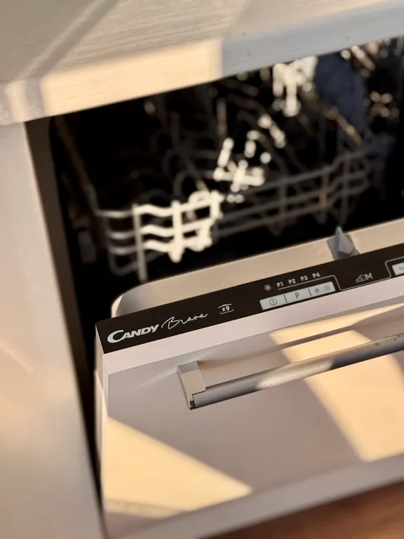 Дизайнерская квартира и бассейн на территории комплекса